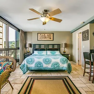 @ Marbella Lane Mountain View Studio, Steps From Wakiki Honolulu