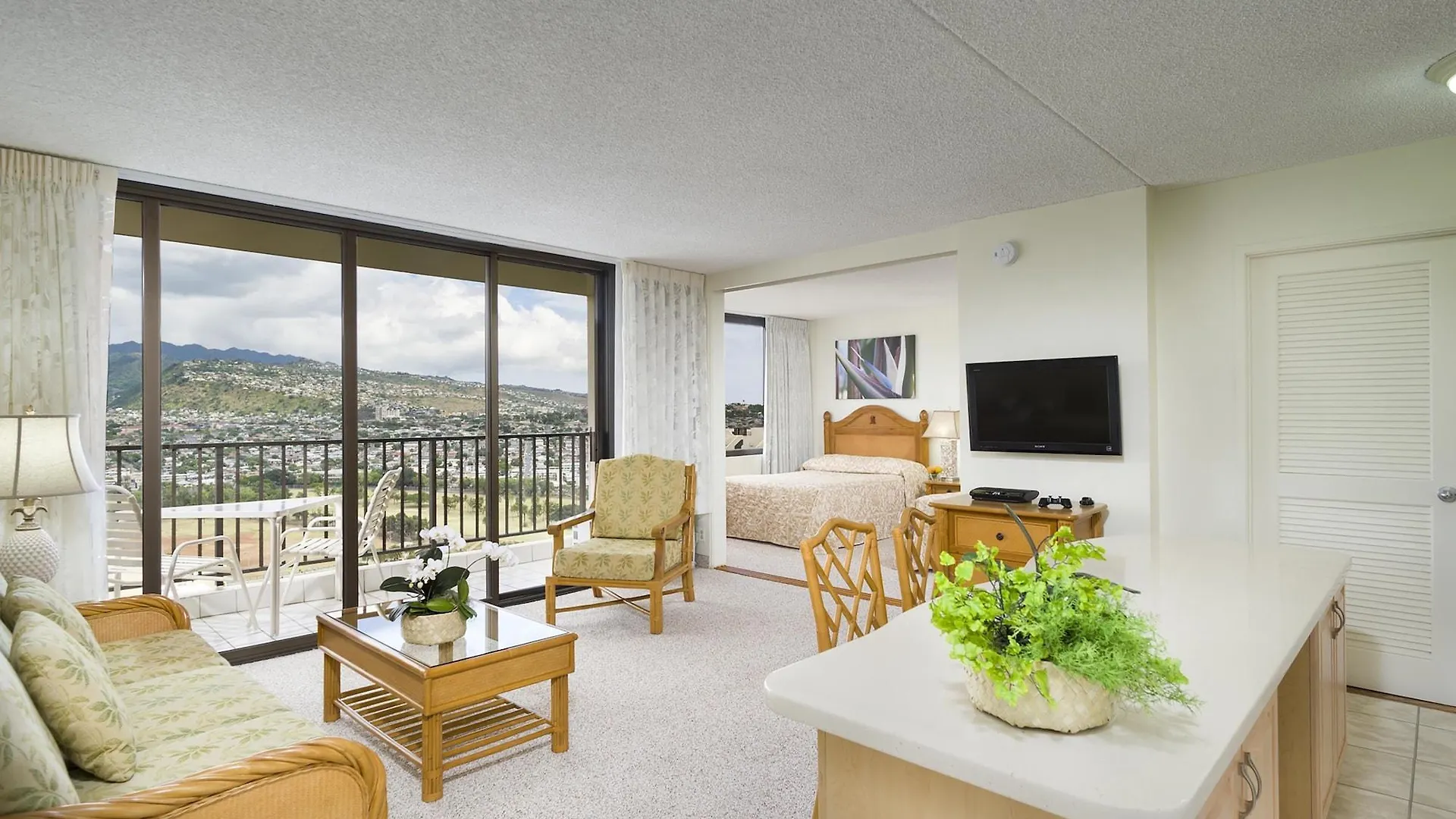 ***  Aparthotel Aston At The Waikiki Banyan à Honolulu États-Unis